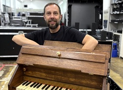 Stefan Russy, Stagemanager und Orchesterwart bei Preissler Music in Berlin.